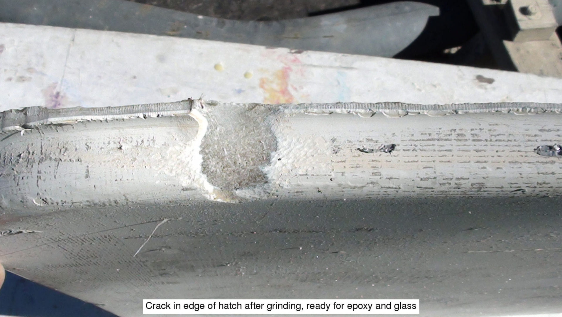 A close up of the crack in the side of a hatch.