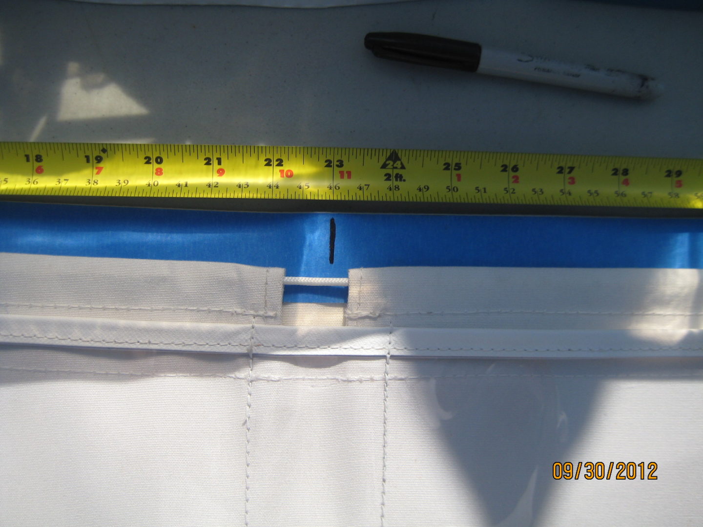 A ruler and some tape measure on top of a table.