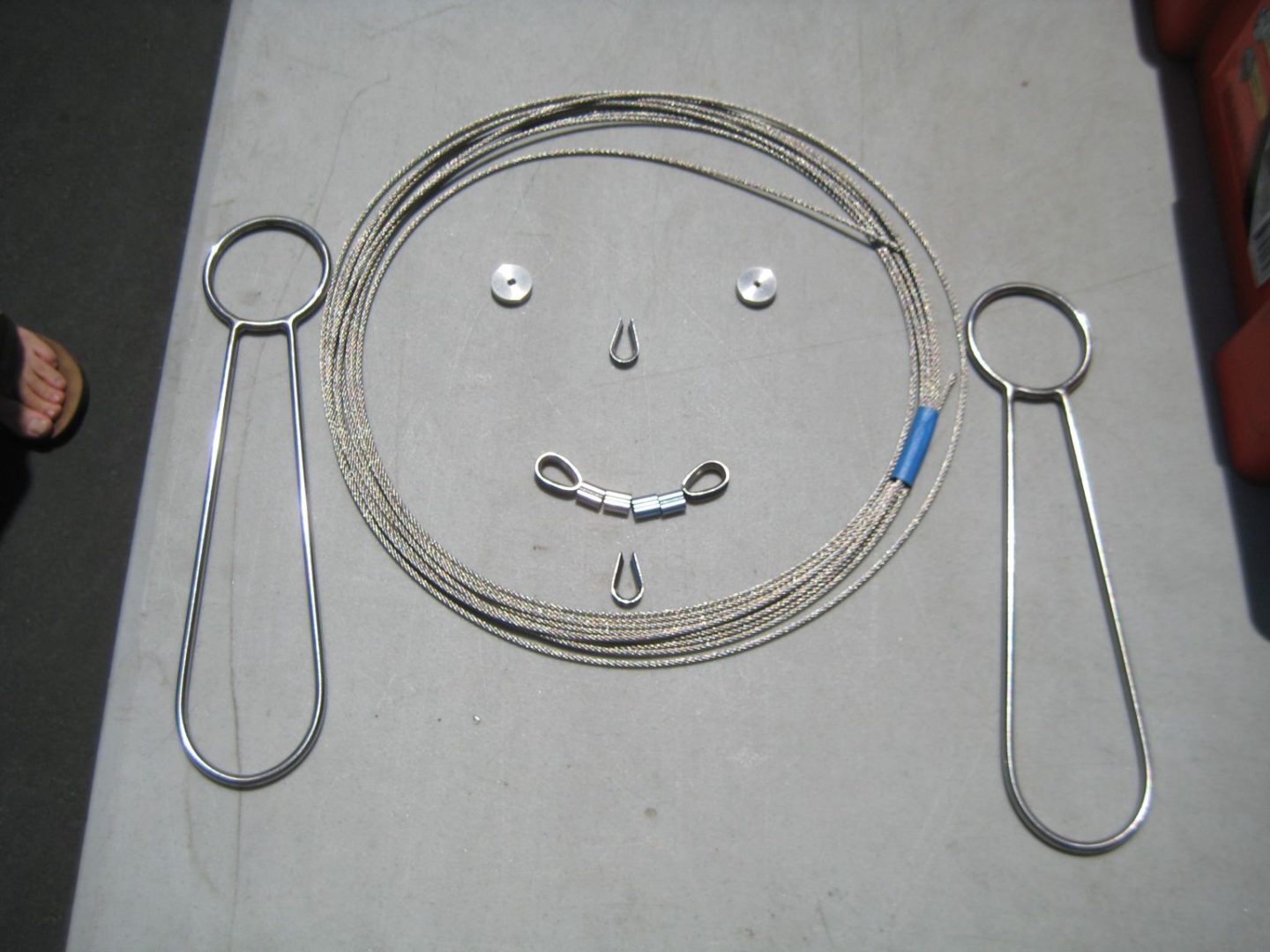 A picture of some wires and a smile face.