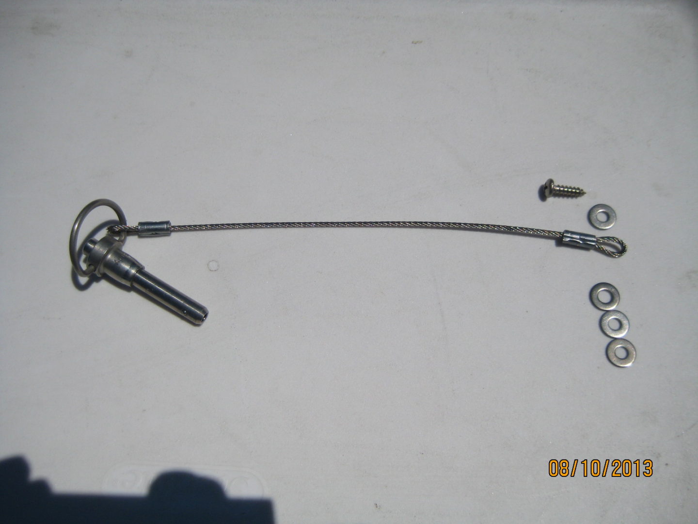 A pair of keys and some wire are attached to the end of a cable.