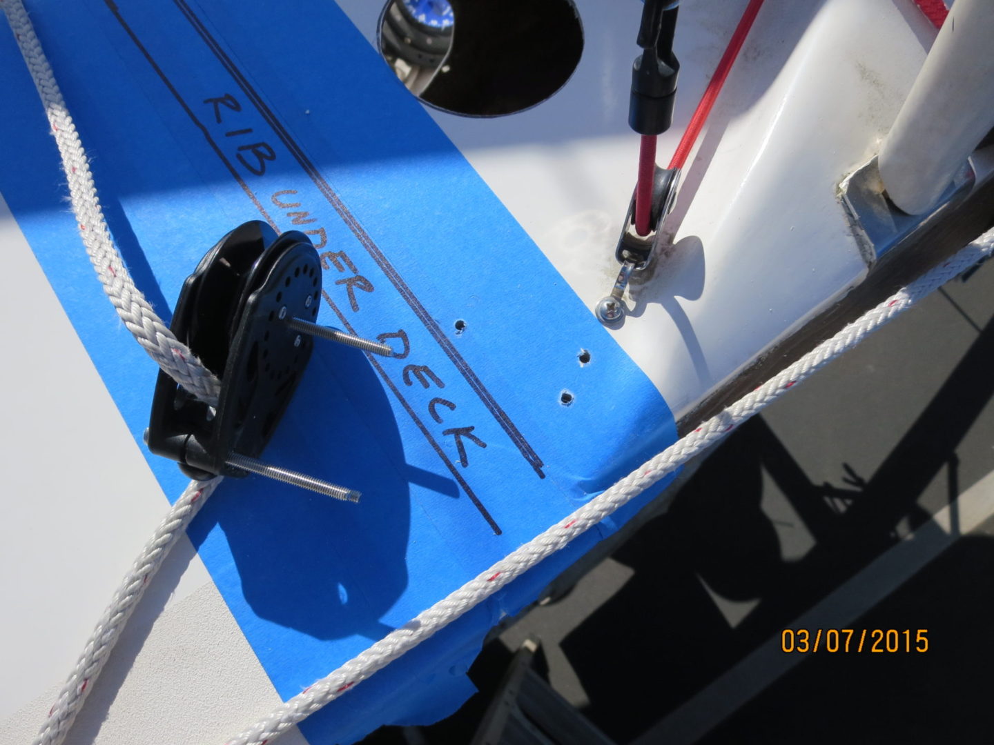 A blue and white boat with two ropes on the side.