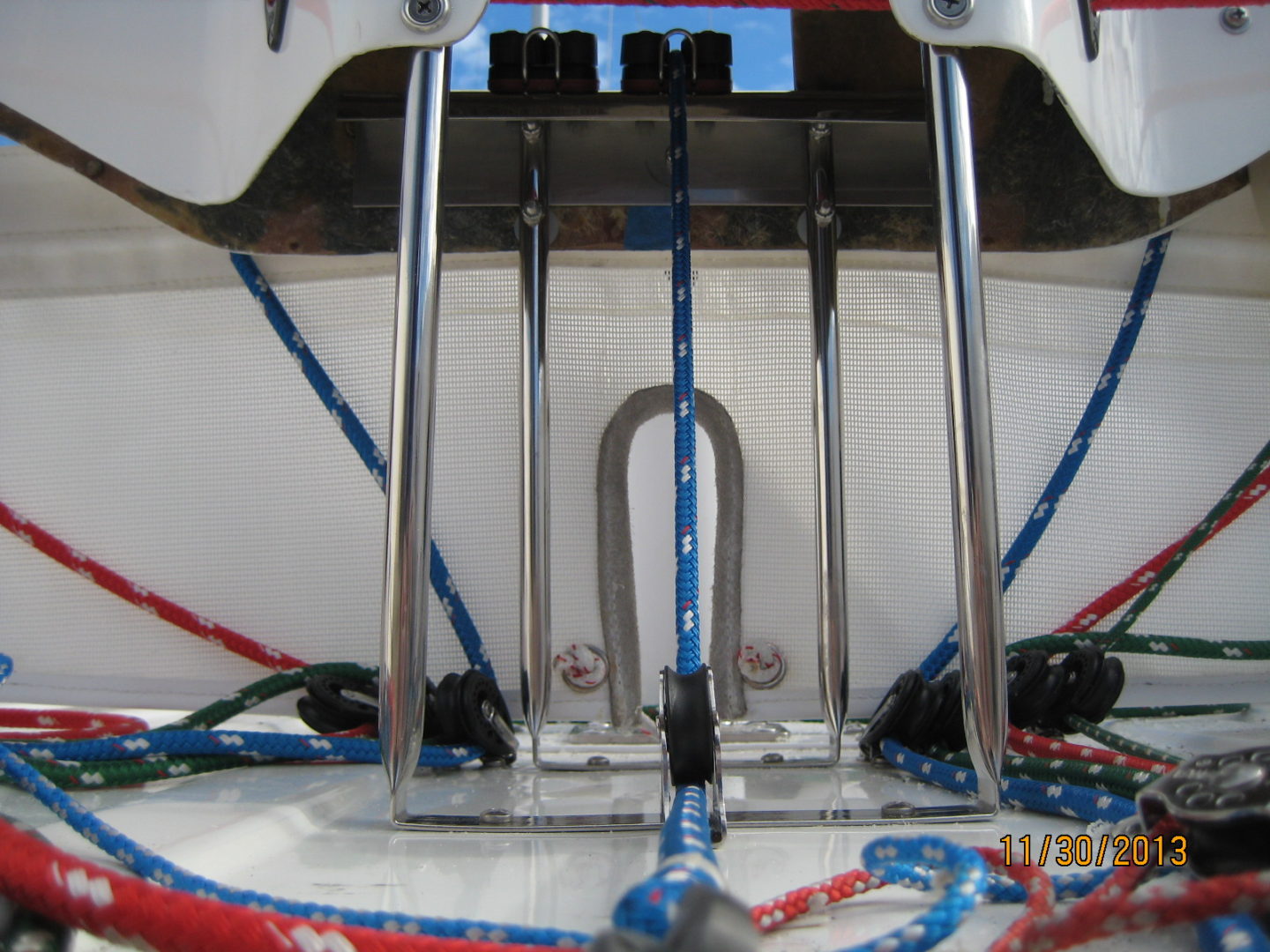 A close up of the front of a boat with ropes