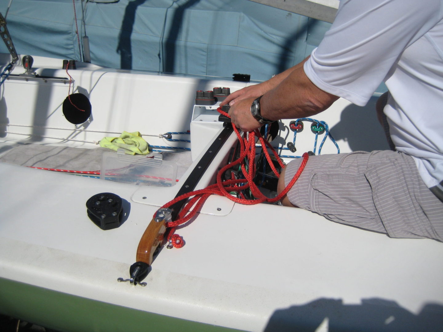 A person holding onto the handle of a boat